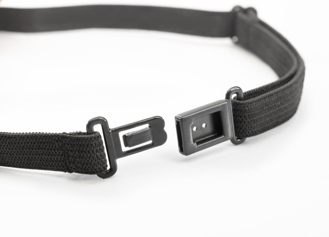 der Klickmechanismus der Holzlfiegen von Woodenlove mit Gummiband für angenehmes Tragen