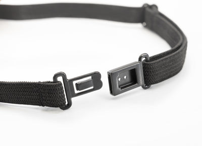 der Klickmechanismus der Holzlfiegen von Woodenlove mit Gummiband für angenehmes Tragen