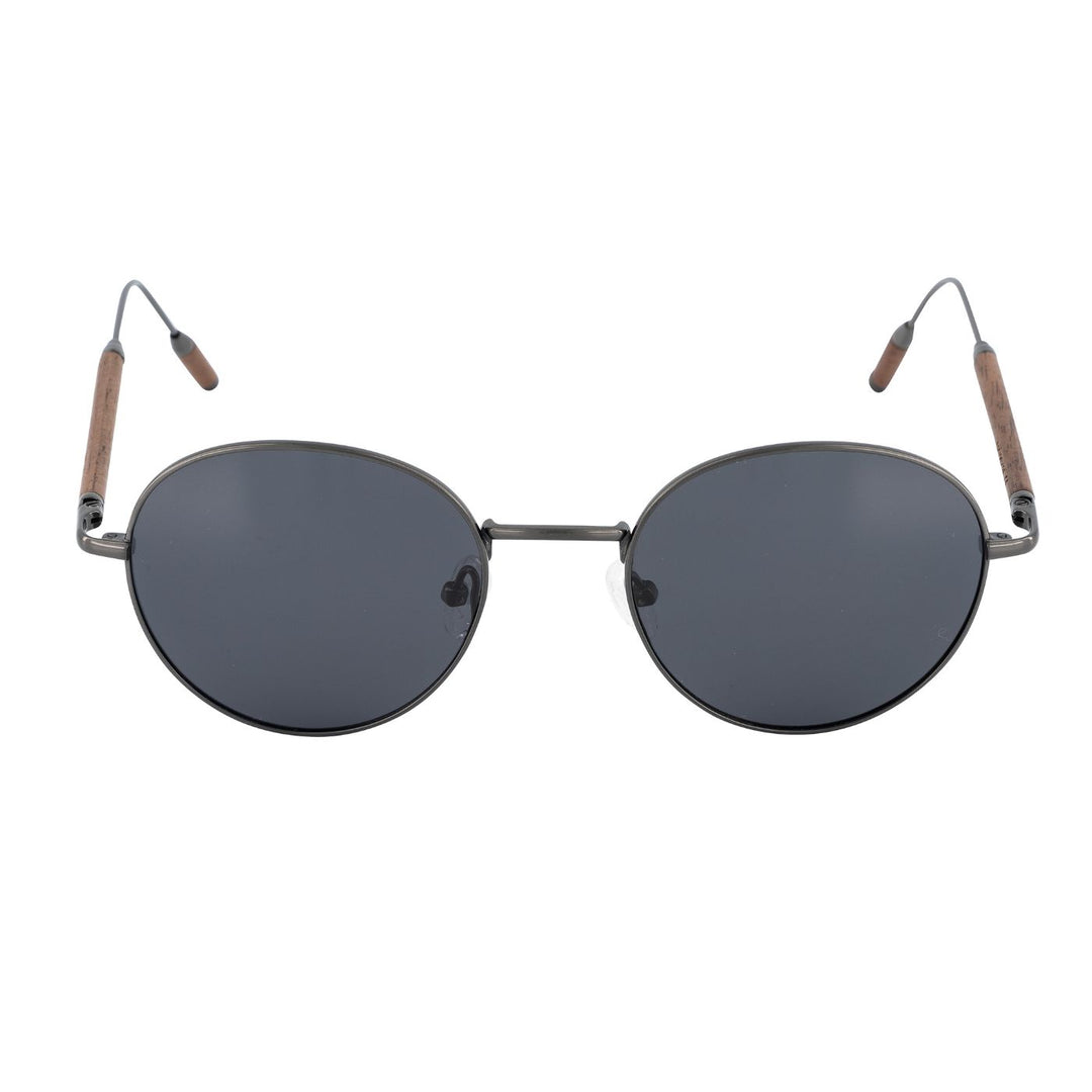 Walnussholz und Sonnenbrille mit dunkelgrauen TAC Gläsern von Woodenlove