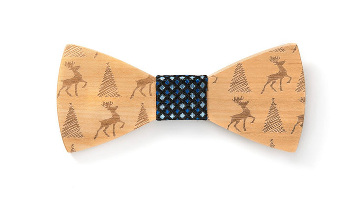 Blaue Holzfliege für Weihnachten mit Weihnachtsbäumen und Rentieren